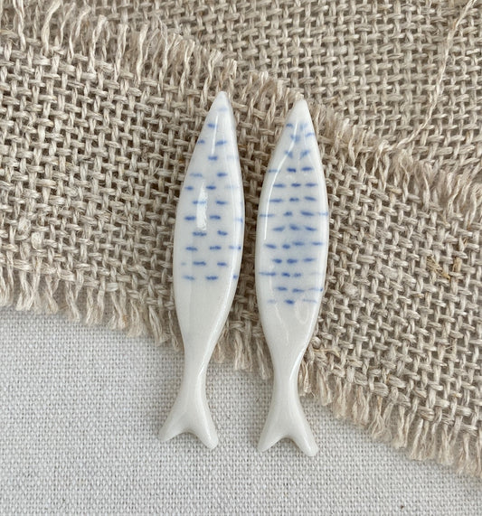 Fish shaped porcelain stud earring.